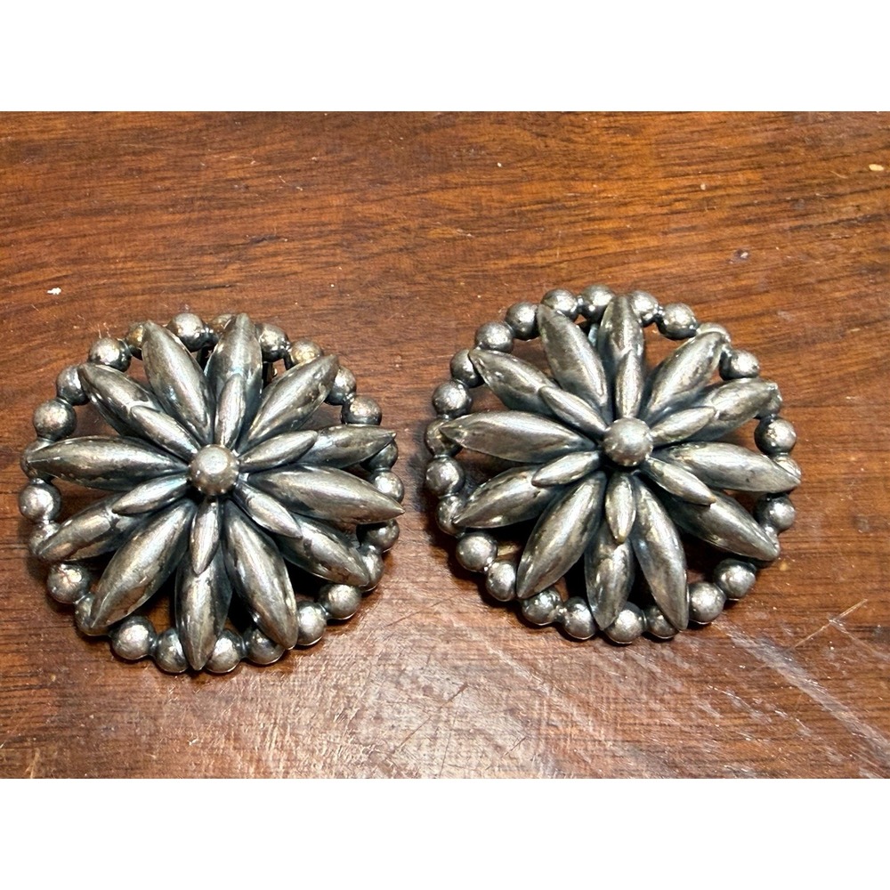 Vtg 1950s Signed NAPIER Silvertone Round Domed Flower Burst Clip On Earrings